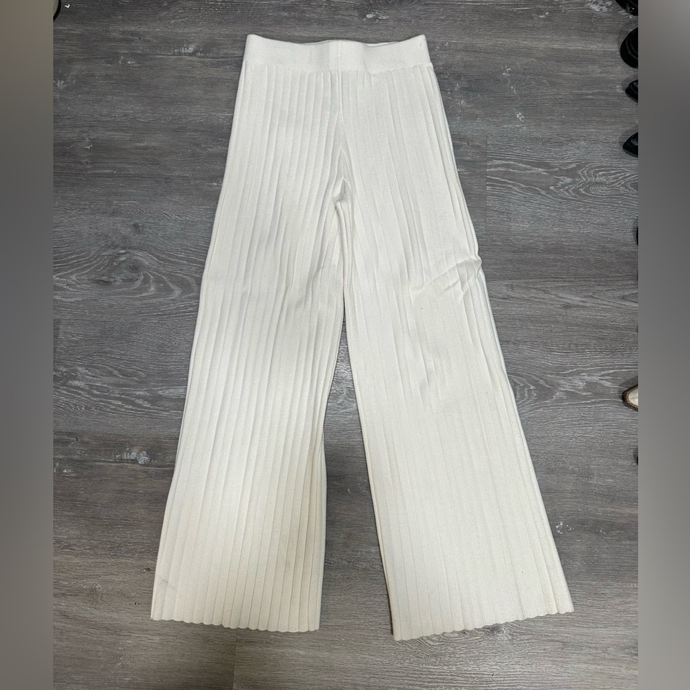❌SOLD ON CURTSY❌Sincerely Jules white knit pants
